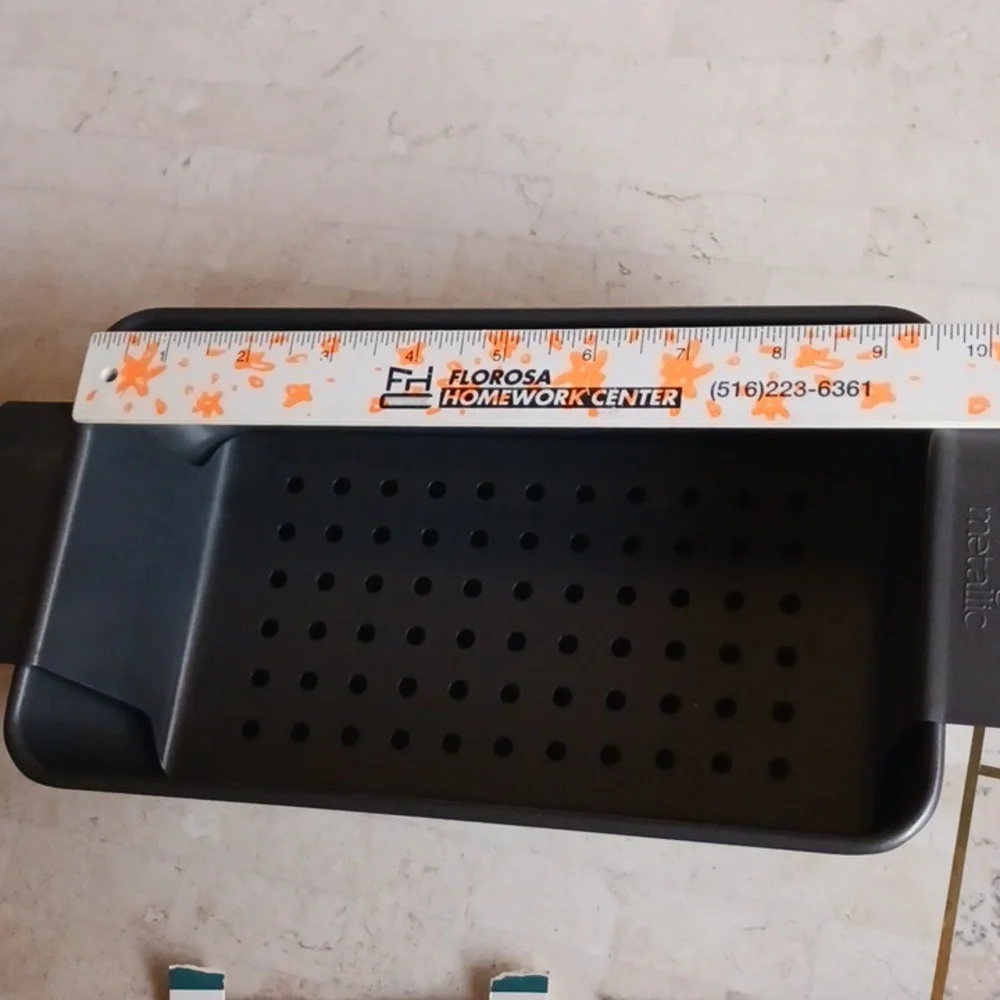 Loaf pan/meatloaf pan with pull out tray, non-stick,Chicago metallic, New - Picture 8 of 9